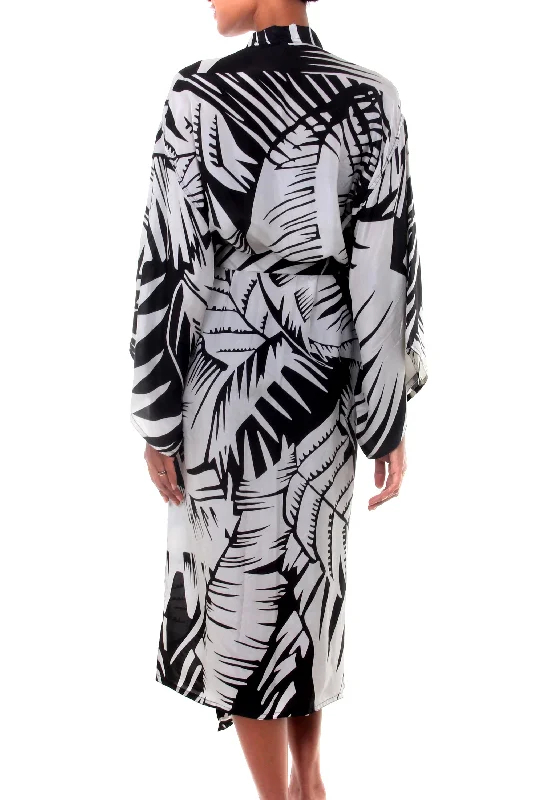 palm-frond-shadow-womens-artisan-crafted-black-and-white-long-silk-robe