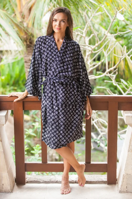 Sensational Swirls White Swirls on Black Rayon Short Robe