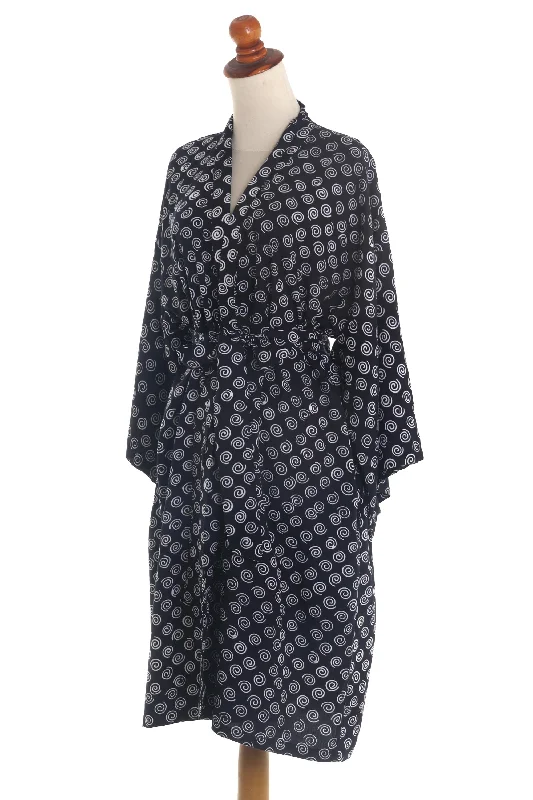 sensational-swirls-white-swirls-on-black-rayon-short-robe