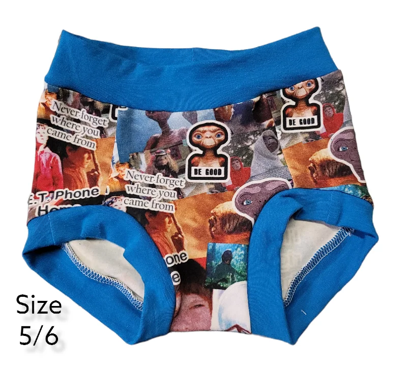 Size 5/6 Boys Briefs Alien